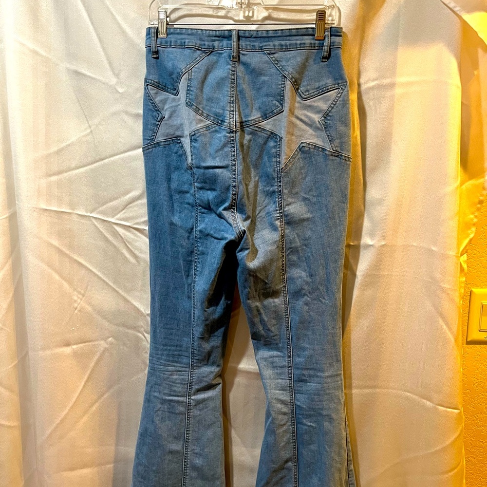 Arula bell bottom star pocket jeans